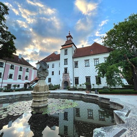 Apartament Historicky Dum U Lazni Trzeboń Zewnętrze zdjęcie