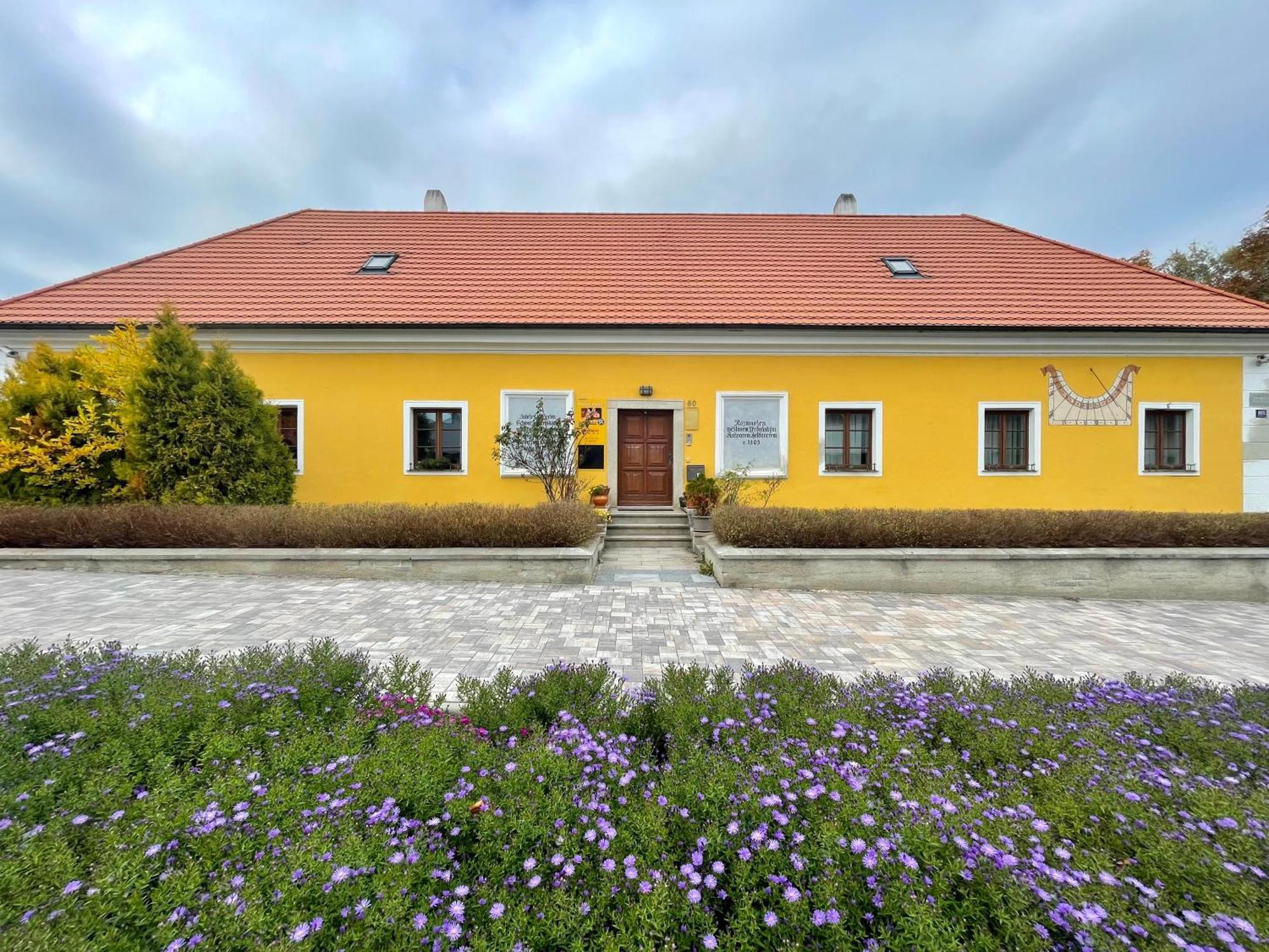 Apartament Historicky Dum U Lazni Trzeboń Zewnętrze zdjęcie