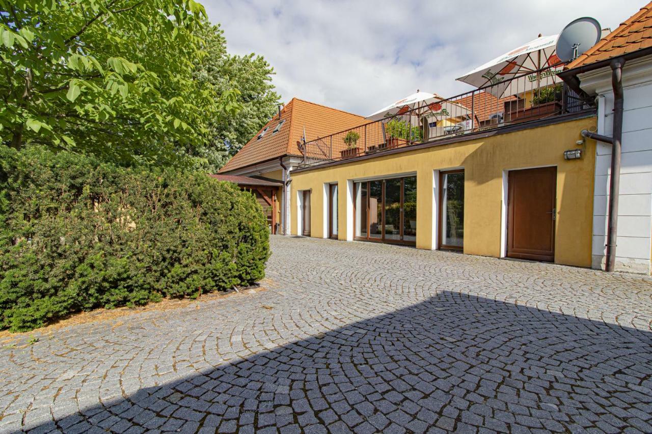 Apartament Historicky Dum U Lazni Trzeboń Zewnętrze zdjęcie