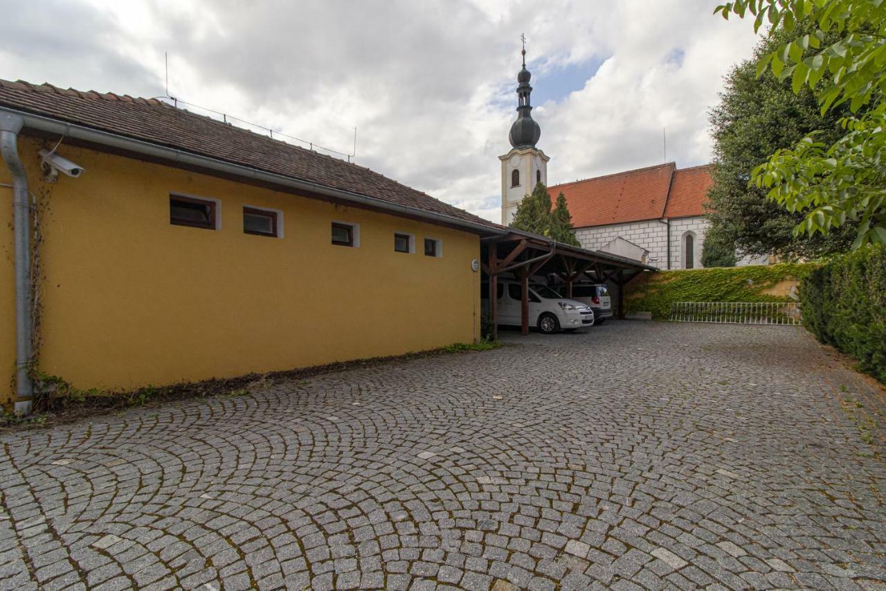 Apartament Historicky Dum U Lazni Trzeboń Zewnętrze zdjęcie